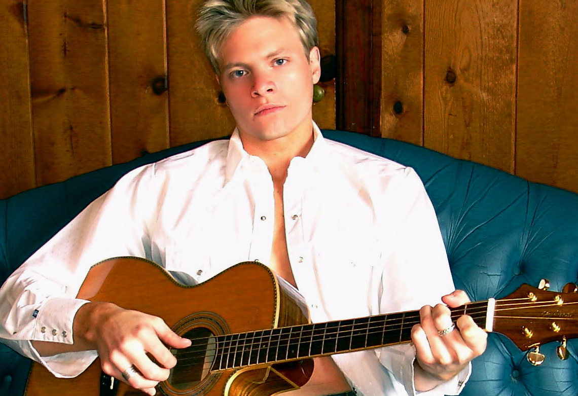 Davey T Hamilton Couch Wallpaper